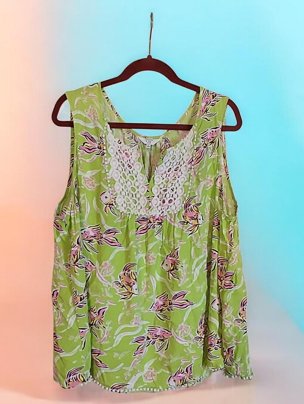 Crown & Ivy Lime Green Floral Lace-Trim Sleeveless Camisole
